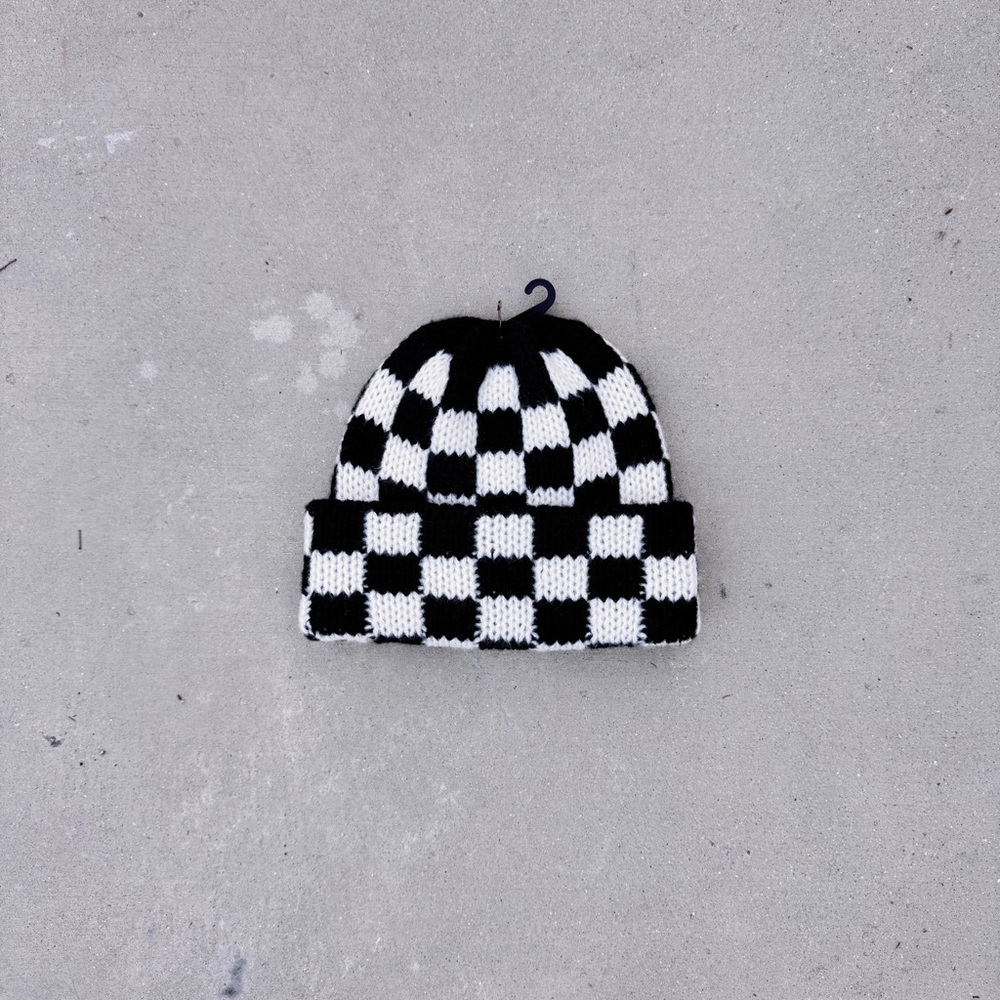 Black & White Checkerboard Knit Beanie – Cozy Streetwear Hat